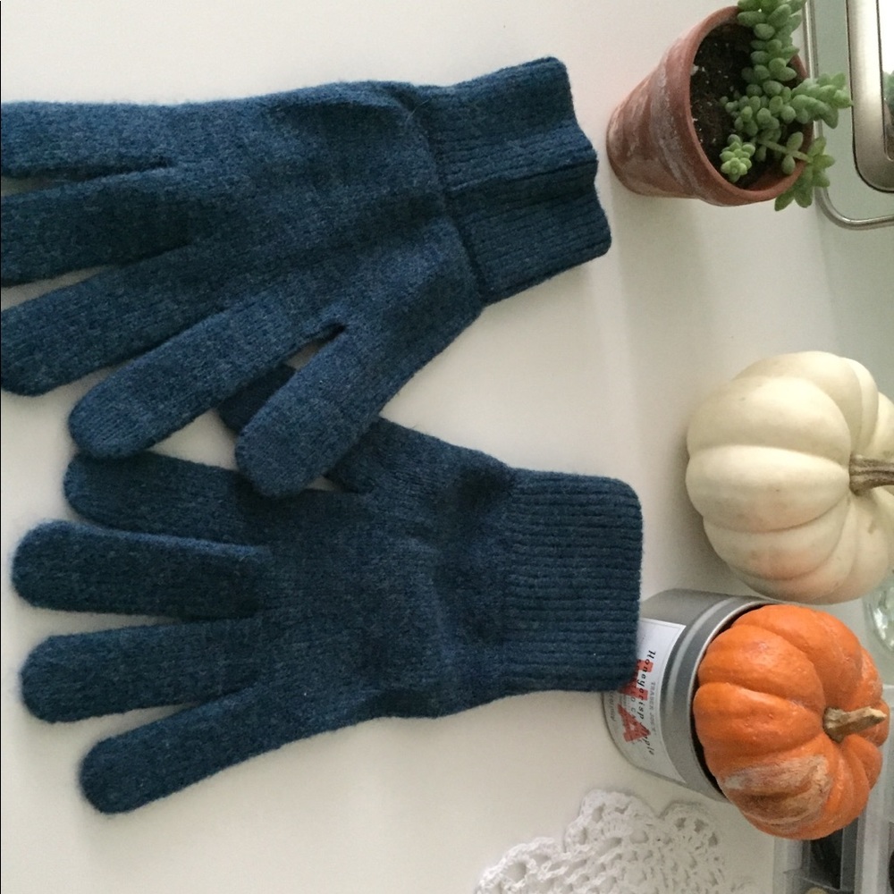 Infinity scarf and gloves